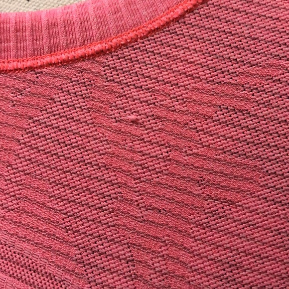 💄Lululemon Long-sleeved + thumb holes “get out and run” athletic pattern top - Picture 9 of 14